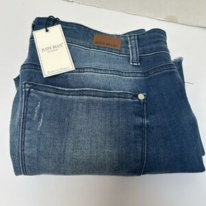 Judy Blue NWT Mid-Rise Side Slit Raw Hem ShortsSize 1XL‎ Style #15228 Whiskered